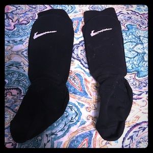 Nike Soccer Shin Guards Sz Small or Sz 4/6 youth